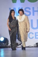 Shibani Kashyap, Raghav Sachar at Global peac fashion show by Neeta Lulla at Welingkar Institute in Mumbai on 26th Nov 2012 (148).JPG